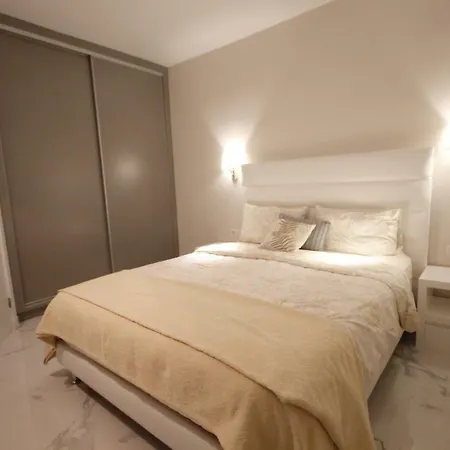 Luxury In First Line With Pool *