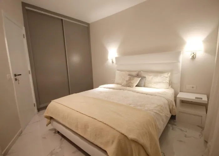 Luxury In First Line With Pool *