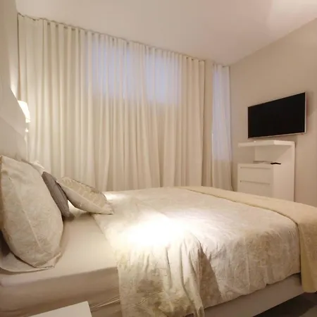 Luxury In First Line With Pool Apartment *