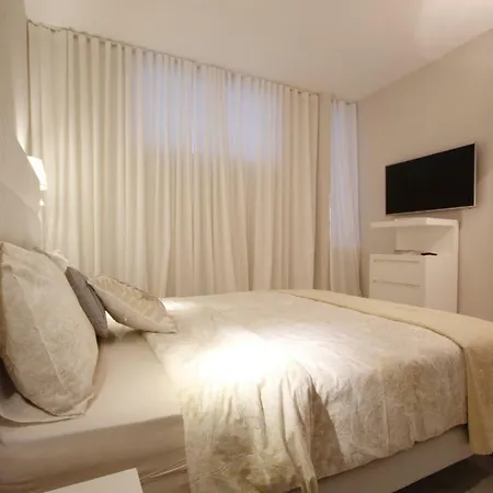 Luxury In First Line With Pool *