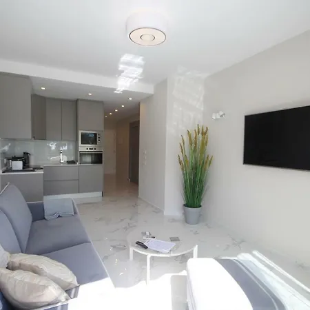 Luxury In First Line With Pool Διαμέρισμα
