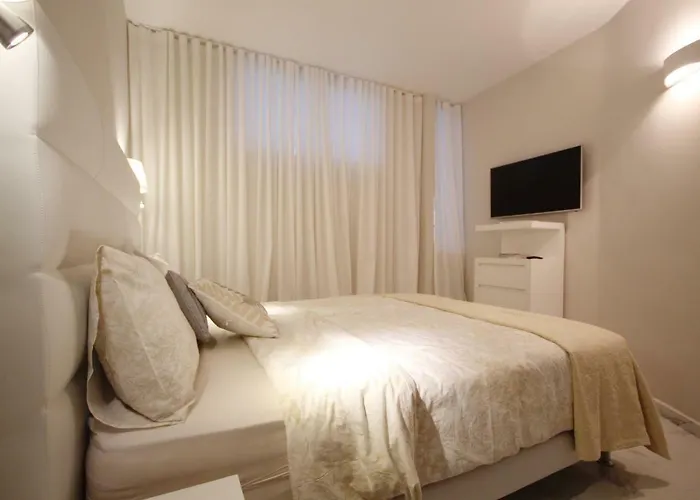 Luxury In First Line With Pool *